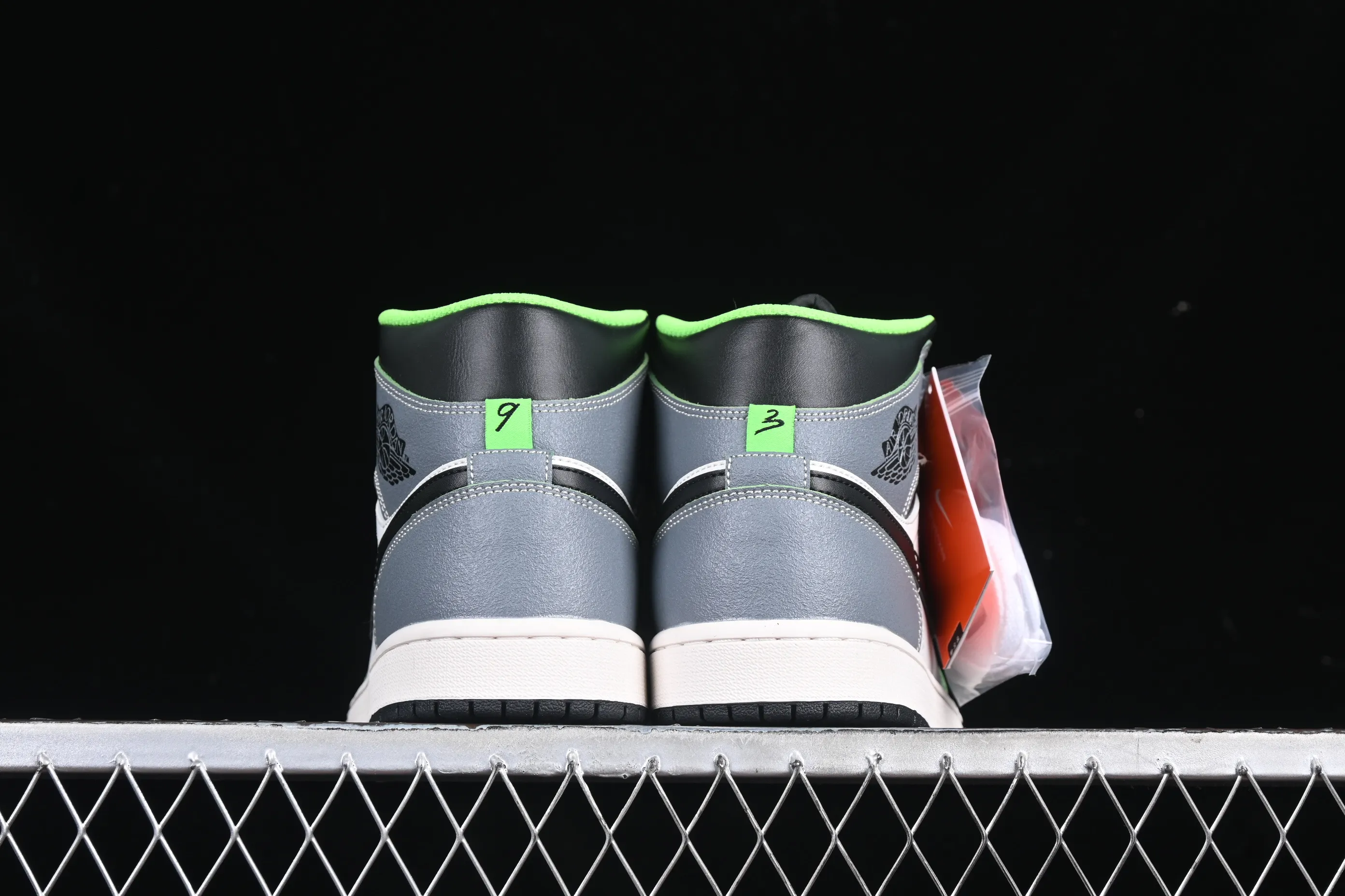 All categories Air Jordan Jordan series basketball shoes Air Jordan 1 Mid Air Jordan 1 Mid "Casa 93" white, gray and brown color Zhongbang basketball shoes HQ3829-001